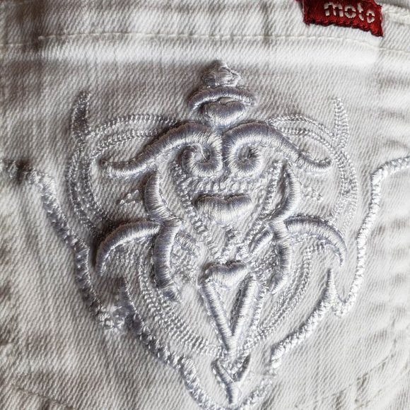 Makers Of True Originals UK white jeans , womens, size 27. mild stretch - Picture 3 of 10